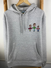 Carregar imagem no visualizador da galeria, Sweatshirt Capuz Adulto com Desenho Infantil Bordado