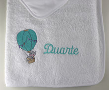 Carregar imagem no visualizador da galeria, Toalha Bebé com Nome e Desenho