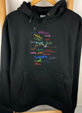 Carregar imagem no visualizador da galeria, Sweatshirt Capuz Assinaturas Bordadas