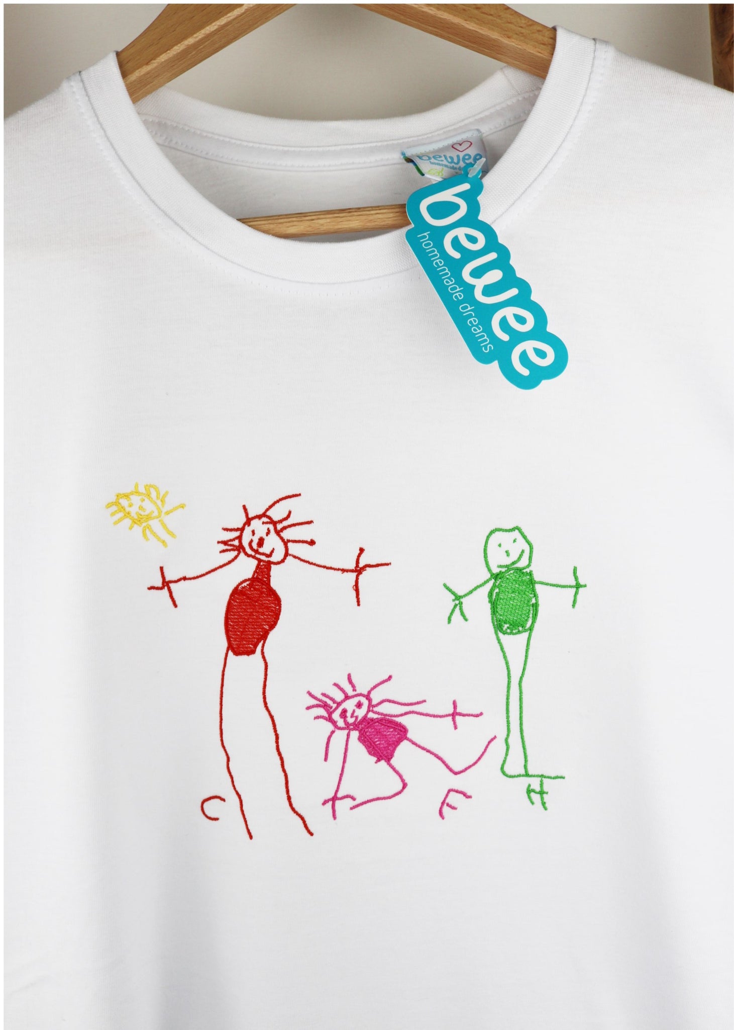 T-shirt Adulto com Desenho Infantil Bordado – Bewee Homemade Dreams